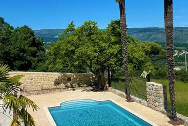 پانسیون Domaine De La Pinède