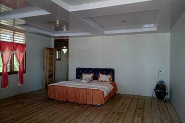پانسیون Yohanes Guest House Sorake Surf Nias