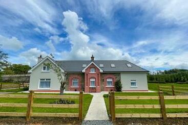 مبيت وإفطار Drumlanaught Cottage Farnham