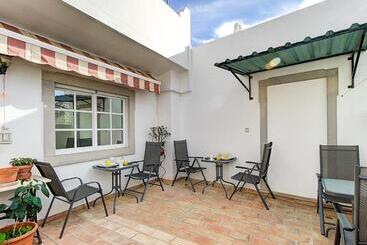 פנסיון Enchanted Villa