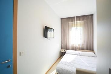 アパートホテル Prime Blue Suite   Appartamenti Con Jacuzzi Privata