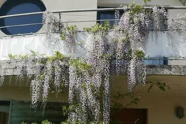 تختخواب و صبحانه Chambre Dans Maison Fleurie Et Calme