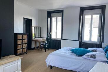 تختخواب و صبحانه Chambre Spacieuse Dans Maison Renovee