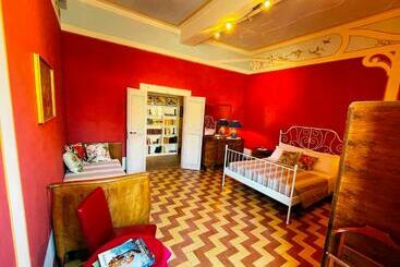 פנסיון Palazzo Valenti   Camere In Palazzo Rinascimentale