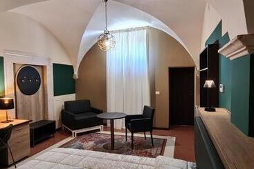 تختخواب و صبحانه San Marciano Luxury Rooms