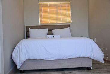 تختخواب و صبحانه The View Guesthouse