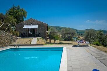 アパートホテル Poloturisticoumbria Rustico Con Piscina Vista Lago