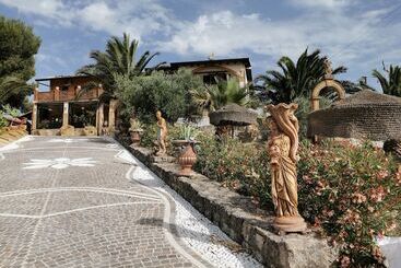 کلبه Agriturismo Reggia Saracena