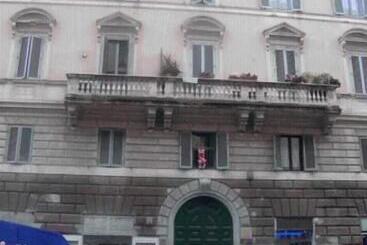 تختخواب و صبحانه Moshi Moshi