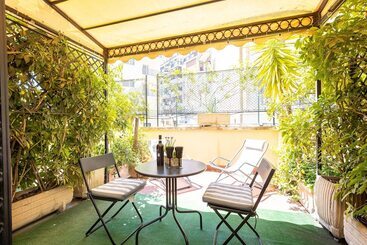 مسافرخانه Internouno Deluxe