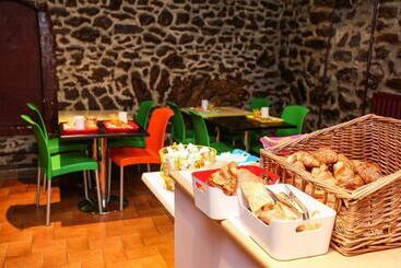 مسافرخانه Le Montclair Montmartre By River