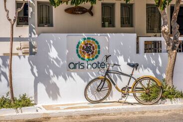 Отель Aris Boutique