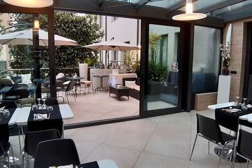 Отель Continental Urban Art