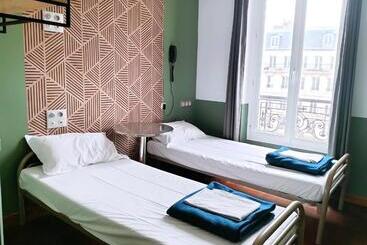 Oops! Latin Quarter By Hiphophostels