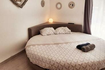 تختخواب و صبحانه Allegria Nimes Chambre Deluxe Spa