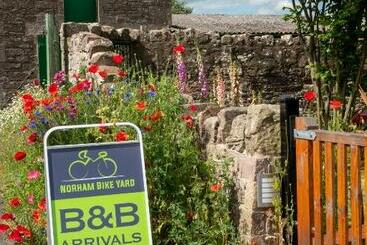 تختخواب و صبحانه Norham Bike Yard