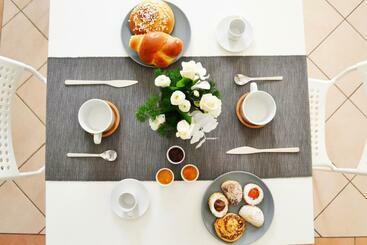 Mr Living Bed & Breakfast
