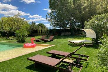 تختخواب و صبحانه Le Patio, Chambres D Hôtes Pour Adultes En Camargue, Possibilité De Naturisme à La Piscine