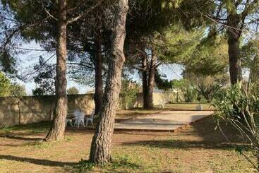 تختخواب و صبحانه Le Patio, Chambres D Hôtes Pour Adultes En Camargue, Possibilité De Naturisme à La Piscine