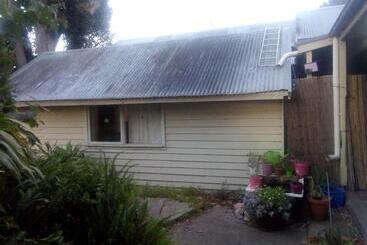 تختخواب و صبحانه Sylvia Lodge A Step Back In Time Pet Friendly Homestay