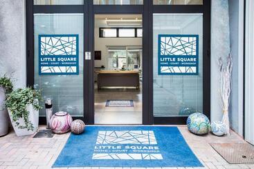 ペンション Little Square Arona