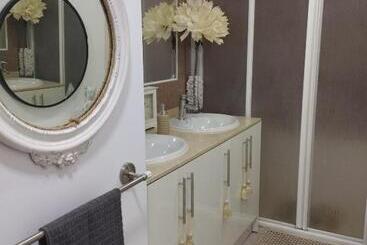 住宿加早餐  Petite Chambre D Hôtes Lits Superposes Avec Salle De Bains Privee Chez Catherine A Reus