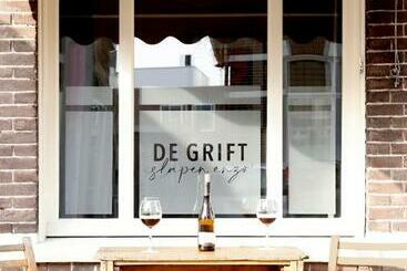 تختخواب و صبحانه De Grift