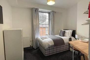 カプセルホテル Ty R Bont Studios