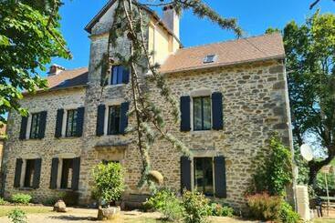 膳宿费 Chambres Et Table D Hôtes Le Cèdre Aveyron