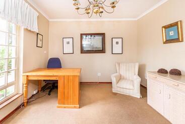 פנסיון Lagoon Beach House