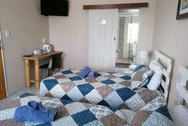 펜션 Why Not Guesthouse