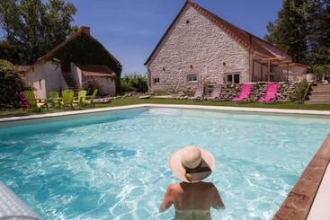 مبيت وإفطار L Anagramme, Chambres, Table D Hôtes Et Gîte Pour Adultes, Naturistes Ou Non !