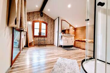 تختخواب و صبحانه La Maison Cachée Du Pavillon Bellevue