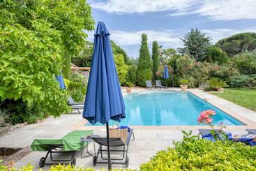 تختخواب و صبحانه Le Domaine Des Mûriers   Charme, Chic, Calme En Provence Côte D Azur