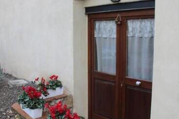 مبيت وإفطار La Maison Del Borgo