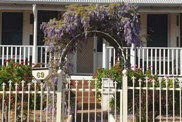 ベッドアンドブレックファースト Roseneath Cottage