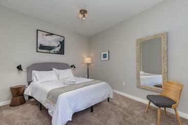 Park Pacific   Spacious Dt Apts With Free Parking By Zencity