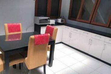 ペンション Pondok Raphael Guesthouse