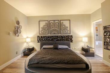 מלון דירות 2100 Sqft Penthouse Suite W/ Strip Views! Pool Gym