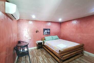 هتل Lek Homestay