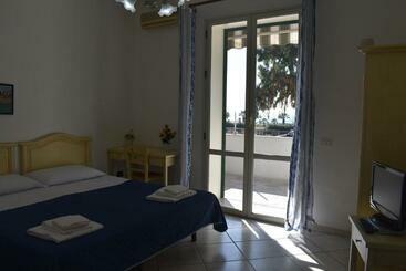 تختخواب و صبحانه In Riva Al Mare
