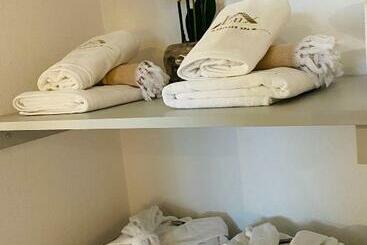 تختخواب و صبحانه Private Spa Lux With Whirlpool And Sauna In Zurich