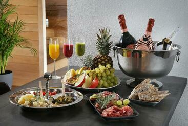 تختخواب و صبحانه Private Spa Lux With Whirlpool And Sauna In Zurich