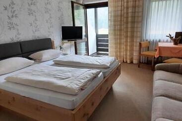 Отель Café Pension Krems