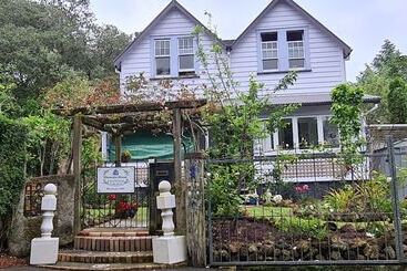 تختخواب و صبحانه Dovecote House