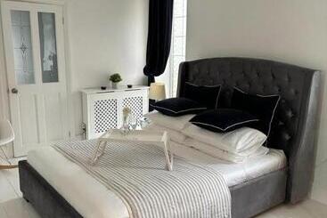 پانسیون Jurassic Hideaway