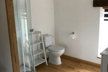 تختخواب و صبحانه The Walnut Tree Chambre D Hotes