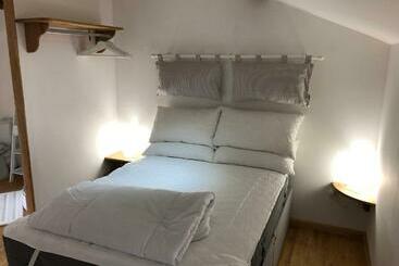 تختخواب و صبحانه The Walnut Tree Chambre D Hotes