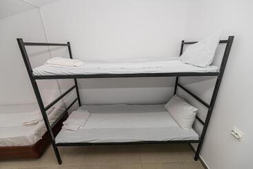 Hostel Ghimbav Airport