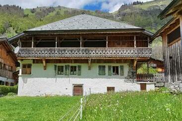 בית מלון כפרי The Alpichalets Retreat